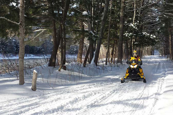Snowmobile Rentals in The Forks : Maine Snowmobiling