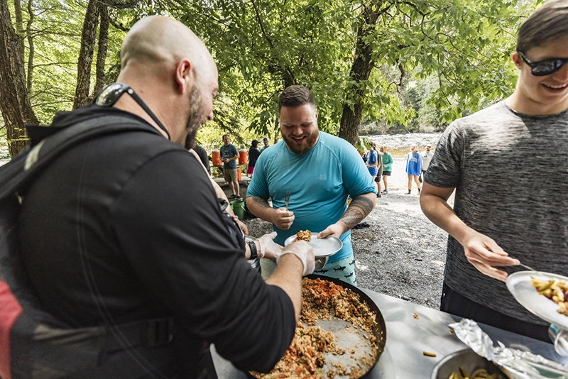 Northern-Outdoors-river-lunch.webp