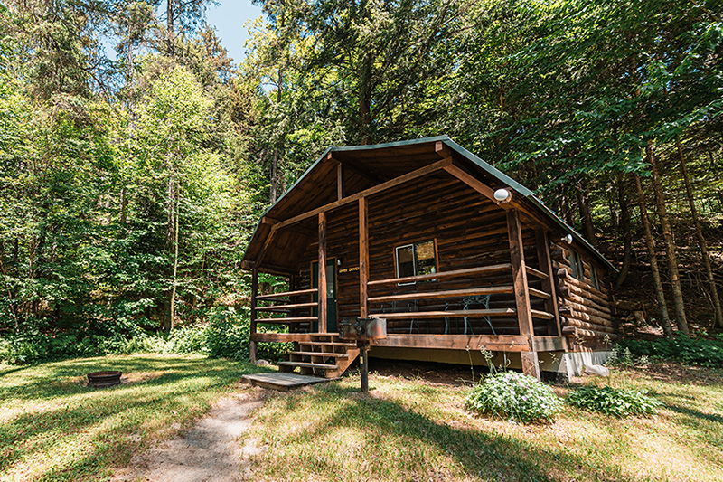 2 person cozy cabin rental in Maine.