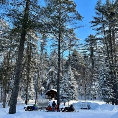 cozy-cabin-snowmobile-webopt