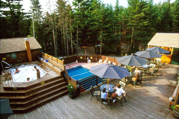 Maine Adventure Resort with swimming pool and hot tub